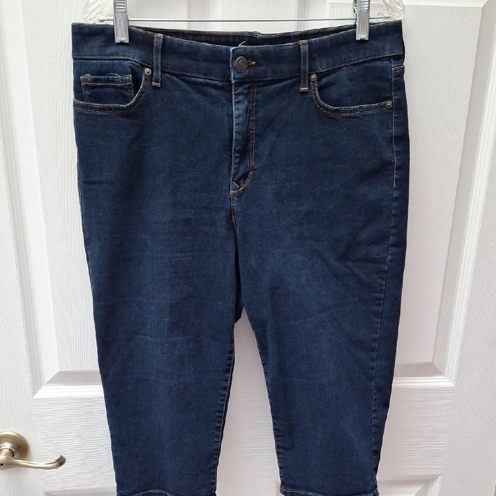 Q  Gloria Vanderbilt Solid Blue Stretch Denim Capris Size 16 EUC